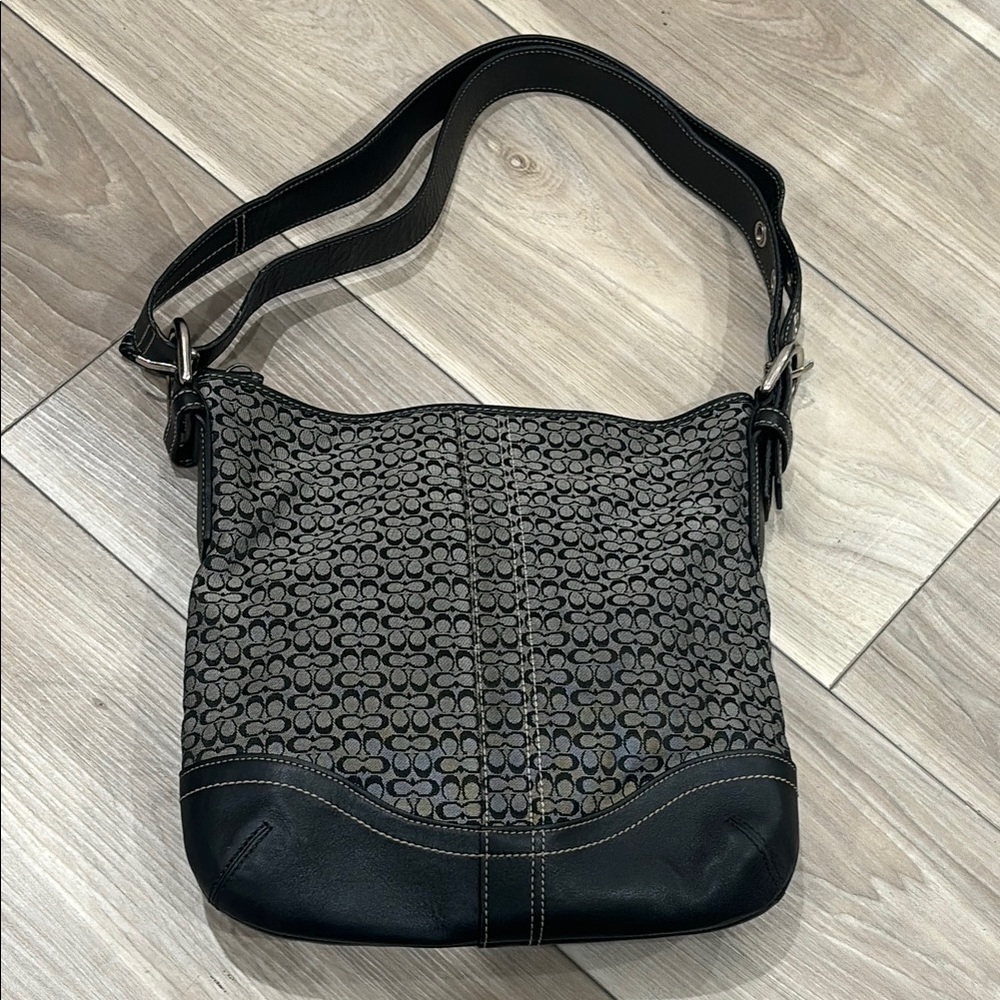 EUC Coach Signature Canvas monogram Shoulder Bag in Black/Grey